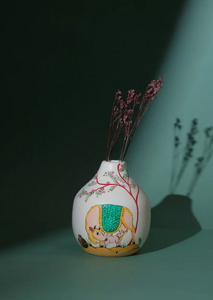 Vase en céramique peint à la main de qualité supérieure Pattachitra Radha & Krishna, poterie décorative artisanale, vase à fleurs avec art traditionnel - Product Image 3