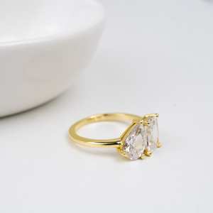 แหวนแต่งงาน/หมั้น แฟชั่นสำหรับผู้หญิง ทำจากเงินแท้ 925 ประดับมรกตทรงลูกแพร์และเพชร CZ แบบ Toi et Moi สีทอง - Product Image 3