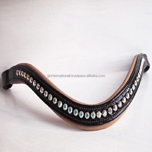 Diadema Acolchada de Cuero Marrón de Primera Calidad con Acolchado Suave y Costuras, con Cadena Decorativa de Perlas Grandes en Negro y Marrón - Product Image 3