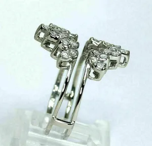 แหวนแต่งงานพรีเมี่ยมสำหรับผู้หญิงประดับด้วยเพชรโมอิสสีขาวเคลือบทอง14K แบบ4.86TCW - Product Image 4