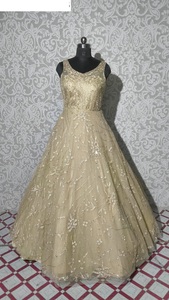 Robe en filet brodée de créateur pour femme idéale pour les événements spéciaux Mariages et occasions festives disponibles en ligne - Product Image 5