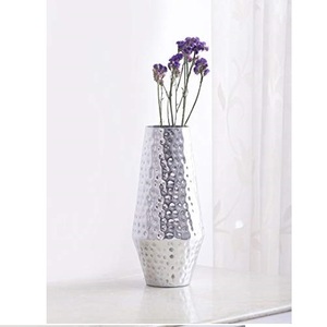 แจกันดอกไม้บนโต๊ะอาหารดีไซน์เป็นเอกลักษณ์แจกันดอกไม้ขัดเงาใช้ในห้องวาดภาพตกแต่งบ้านและโรงแรม - Product Image 5