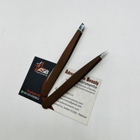 Ciseaux à sourcils inclinés brun chocolat avec logo personnalisé Outil à ressort en acier durable Pince à sourcils pointue inclinée