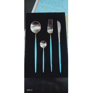 Ensemble de couverts en acier inoxydable couverts modernes finis en argent vaisselle élégante parfaite pour les hôtels, les restaurants, les maisons, les événements - Product Image 1