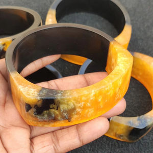 กำไลเรซินจากนักออกแบบที่มีศิลปะทำด้วยมือคุณภาพสูงสำหรับแฟชั่นฤดูร้อนและดูสบายๆ - Product Image 1