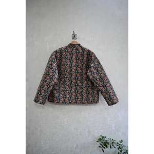 Veste matelassée réversible artisanale indienne écologique à boutons, imprimée, à manches longues, chaude pour l'hiver, motif floral élégant - Product Image 4