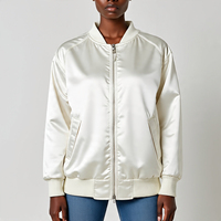 Blouson Bomber Matelassé en Satin Oversize pour Femme – Léger, Chaud, Respirant, Écologique, Coupe Droite, Épaules Tombantes, Tricoté