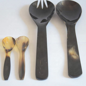 Service à salade authentique fait à la main en corne de buffle de vache de boeuf dans un ensemble de couverts de style viking pour décorations à vendre - Product Image 5