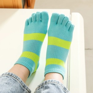 Calcetines de algodón de cinco dedos con logotipo personalizado Elástico Crew Fit Diseño de bloque de color para la comodidad diaria Salón Hogar o estilo callejero - Product Image 5