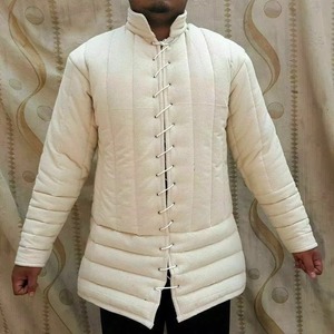 Recreación histórica Medieval Gambeson abrigo grueso acolchado cómodo diseño duradero invierno talla XL chaquetas de hombre al por mayor - Product Image 1