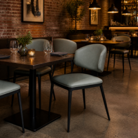 Chaise de salle à manger moderne en cuir avec dossier semi-circulaire, design stable, siège rembourré, pieds en métal pour salles à manger et hôtels