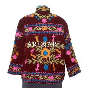 Chaqueta Acolchada Suzani de Estilo Tradicional Único para Mujer, Hecha a Mano con Tela Bordada de Algodón con Diseño Floral, Ecológica, para Otoño - Product Image 5