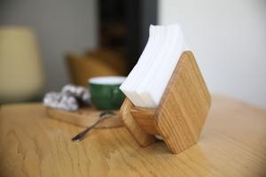 Porte-serviettes en bois écologique de qualité supérieure pour serviettes en papier et en tissu ou organisateur de table disponible à la vente - Product Image 2