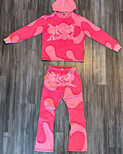 ชุดเซ็ตแทรคสูท 2 ชิ้น เสื้อฮู้ดดี้ผ้าฟลีซคอตตอน 465GSM ตัดเย็บแบบแพทช์เวิร์คตามสั่งจากผู้ผลิต พร้อมกางเกงทรงบานพิมพ์ลายพัฟฟ์สำหรับผู้ชาย - Product Image 2