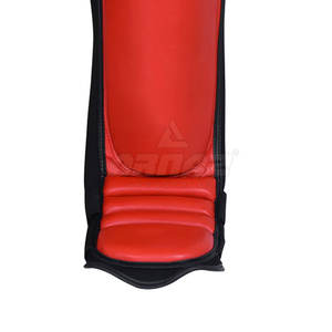 Protège-tibias à toucher doux et structure stable avec coussin équilibré et conception sécurisée - Product Image 6