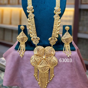 Conjunto de Collar Largo Chapado en Oro con Colgante Floral Grande y Pendientes Jhumka, Joyería Nupcial Premium al por Mayor, Modelo 63002 - Product Image 1