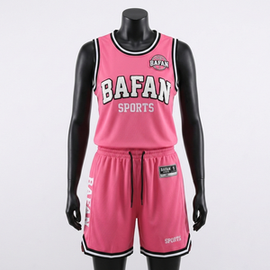 Ensemble de basket-ball et short en maille polyester premium 180 GSM rose avec empiècements noirs et blancs, logo brodé personnalisé, pour femmes - Product Image 1