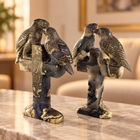 Sculpture en pierre gothique de corbeau double avec croix et cristal pour décoration d'Halloween et cadeaux de collection