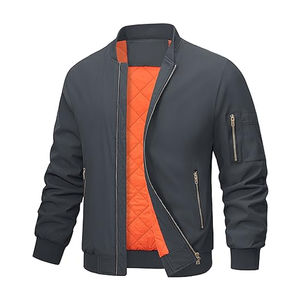 Chaqueta bomber de corte moderno para hombre, diseñada para una silueta elegante, con control de calor y comodidad confiable para uso casual. - Product Image 1