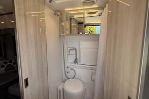 Conversión de Camper 2021 Sprinter 2500 Thor Tranquility 4x4, Motor Turbodiésel V6 - Product Image 3