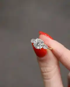 辉煌的圆形切割三石14k纯金戒指结婚求婚实验室成长钻石三部曲戒指承诺声明戒指
