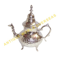 Théière marocaine vintage en laiton plaqué argent, fabrication artisanale, motif floral géométrique complexe gravé, écologique, durable, portable