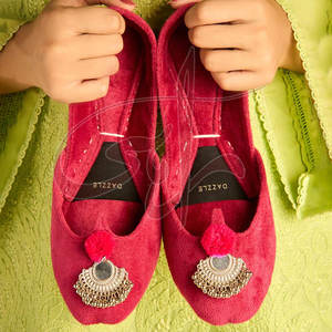 Calzado de Mujer al por Mayor a Precio Razonable, Diseño Nuevo, Fabricación Profesional, Antideslizante, de Cuero Genuino y Terciopelo - Product Image 2