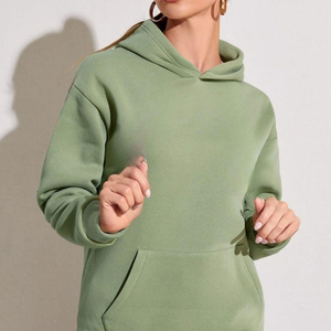 Nuevo Conjunto Deportivo de Dos Piezas con Logotipo Personalizado, Estilo Moderno, Top Corto con Hombros Caídos, Sudadera con Capucha y Pantalones Deportivos para Mujer - Product Image 2