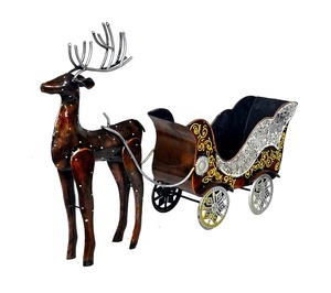 Renne en bois élégant avec décor de table en traîneau Accent de Noël artisanal pour salon, bureau ou affichage de vacances - Product Image 4