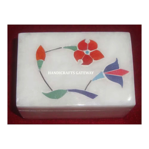 Marbre blanc avec finition fine et boîte de rangement de bijoux de conception d'incrustation de fleurs de forme rectangulaire polie lisse pour la décoration - Product Image 1