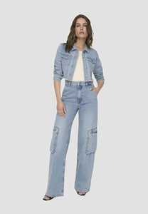 Veste en jean courte courte personnalisée pour femmes bleu clair OEM fermeture à bouton conçue pour les femmes pour un confort en toutes saisons - Product Image 2