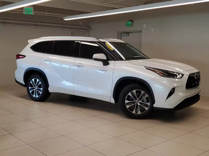 Toyota Highlander XLE AWD 2021 Usado en Excelentes Condiciones, Volante a la Izquierda, Asientos de Cuero, Cámara Trasera, Auto Usado en Venta - Product Image 2