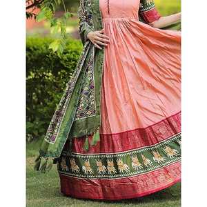 Atractivo Vestido de Fiesta de Seda Dola con Estampado de Lámina Color Durazno y Dupatta, Ropa para Actuaciones - Product Image 5