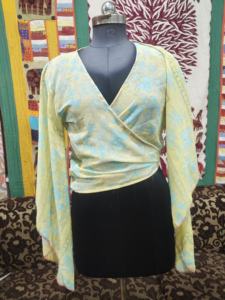 Top corto de Sari de seda indio hecho a mano para mujer, ropa de fiesta Vintage, mangas acampanadas, corbata frontal, estilo tanque de ajuste Regular, corto de verano - Product Image 5