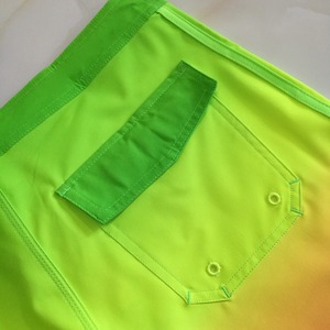 กางเกงขาสั้นสปอร์ตสีดำล้วนแบบใหม่ สกรีนโลโก้ได้ เอวยางยืด มีกระเป๋าข้าง แห้งเร็ว ระบายอากาศได้ดี ผ้าตาข่าย - Product Image 5