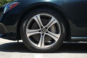 Offre exceptionnelle : Mercedes-Benz E 400 Cabriolet 2018, propre et prête à être expédiée - Product Image 2