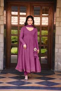 El último vestido de diseñador Heavy Faux Georgette Anarkali de Fab Zone - Product Image 4