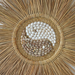 Décoration murale Art Déco naturelle en herbe séchée avec ornements en coquillages, faite à la main, pour anniversaire et décoration intérieure - Product Image 3