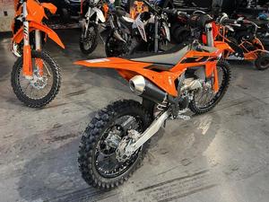 Nueva Motocicleta Todoterreno KTM 250 SX-F 2024 Asequible, Original - Lista para Enviar, Nueva en Existencia - Product Image 2
