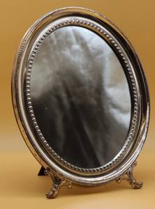 Miroir de table en argent sterling, corniche néoclassique en relief, argent de Madrid marqué - Product Image 4