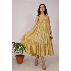 Robe bohème faite à la main pour femme en crêpe de soie indienne, look de créateur doux et léger, parfaite pour les fêtes, les centres de villégiature ou les soirées - Product Image 2