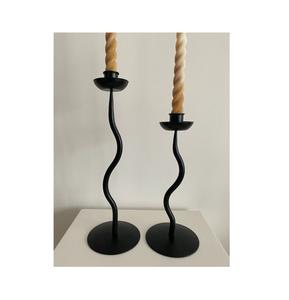 Bougeoir en métal royal avec finition noire parfait pour les célébrations religieuses et les rassemblements spirituels - Product Image 1