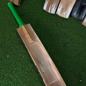 ไม้คริกเก็ตไม้ตี้พร้อมโลโก้สติกเกอร์ตามสั่ง - Product Image 1