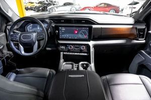 GMC Sierra 3500HD Denali Crew Cab Turbo AWD 2024, conduite à gauche, faible kilométrage, prix en stock, prêt à être expédié - Product Image 5