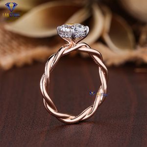 Lab-Stone 2.81 TDW Bague en or rose avec diamant taille ovale Élégance classique Couleur EF-VS - Product Image 5