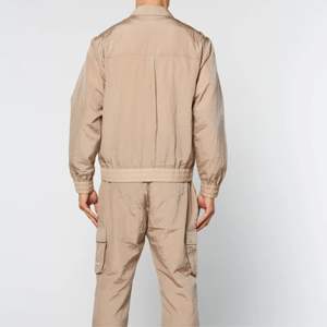 Ensemble veste et pantalon de survêtement pour hommes et femmes-Confortable, élégant et parfait pour la gym, la course et les vêtements de tous les jours - Product Image 6