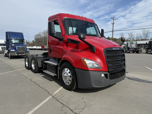 Camión Semi Remolque Freightliner Cascadia 116 de 2020 Usado en Muy Buen Estado, con Camarote Integral de 60, 450HP, Automático - Product Image 2