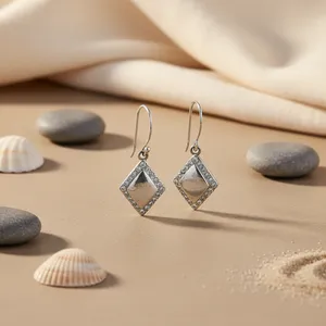 Pendientes colgantes clásicos de rombos plateados con engaste de bisel de cristal de imitación para mujer - Product Image 2