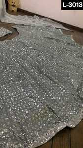 Ropa occidental India Kasturi Crepe Silk Lehenga choli con Se4quence Trabajo con blusa Organza brillante Dupatta con trabajo de secuencia - Product Image 4