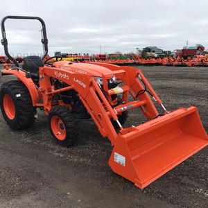 Tracteur utilitaire compact Kubota avec chargeur frontal, transmission hydrostatique, 4 roues motrices, capacité de charge - Product Image 5